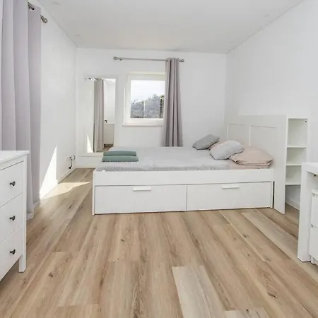 Holiday home E *